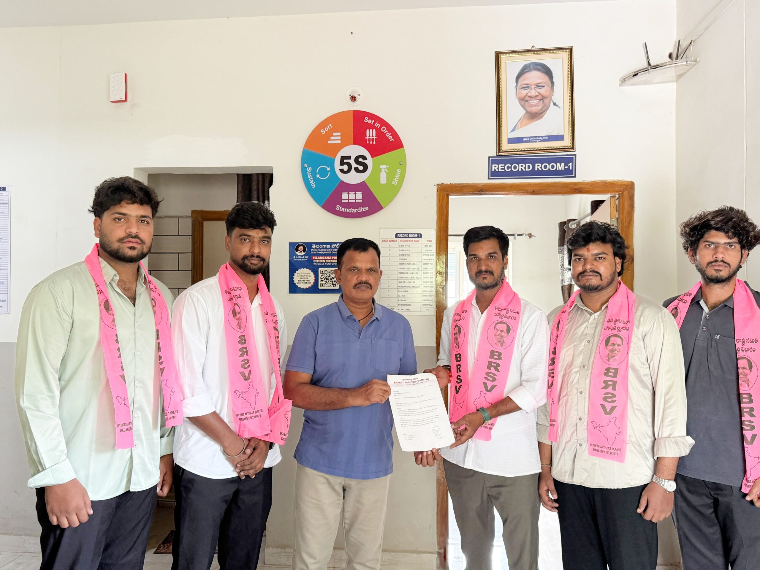 పాఠశాలల వద్ద విద్యార్థుల భద్రతకు ప్రత్యేక చర్యలు చేపట్టాలి: బీఆర్ఎస్‌వీ